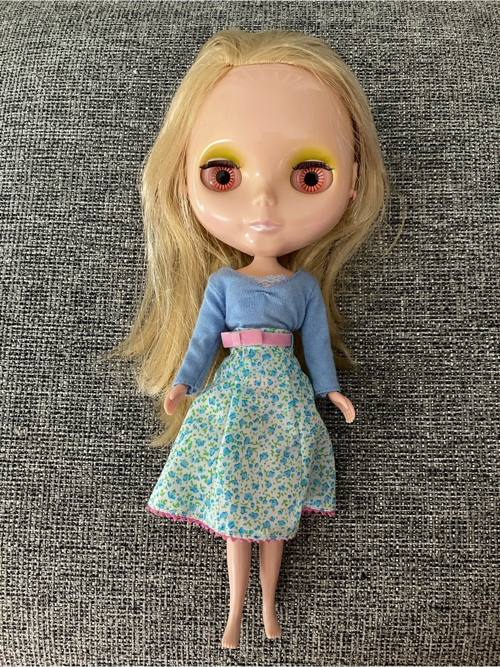 Blythe Doll - Blonde hair in blue dress